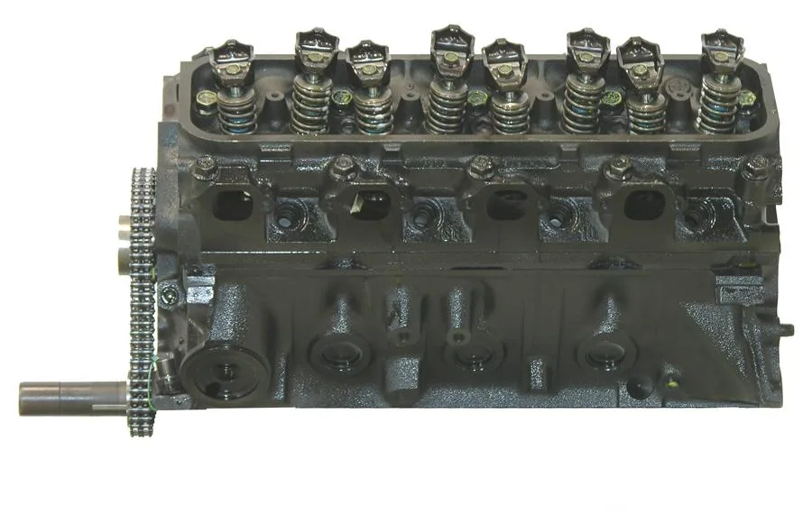 Ford 7.5L V8 intake manifold and throttle body detail