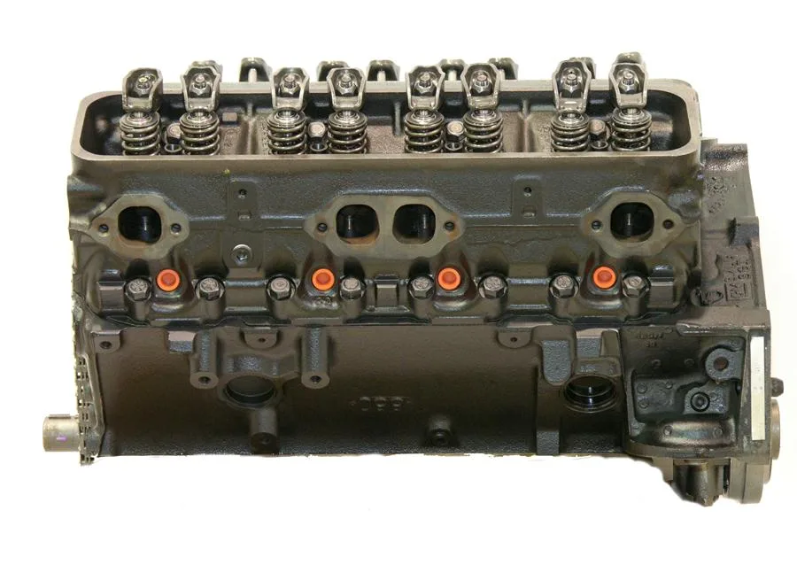 Chevy 350 5.7L 4 Bolt Main V8 intake manifold and throttle body detail