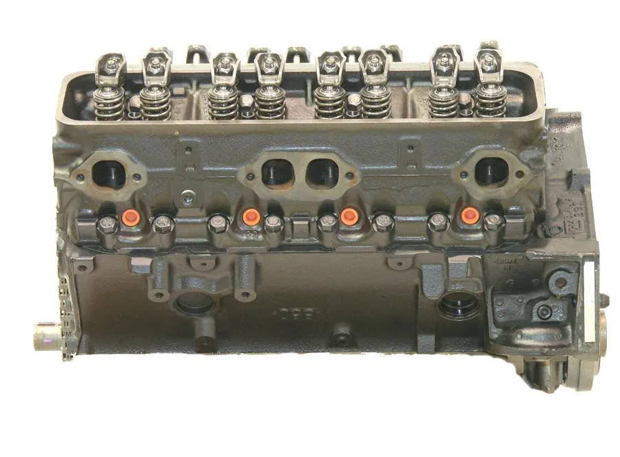 Chevy 350 5.7L V8 2 Bolt Main intake manifold and throttle body detail