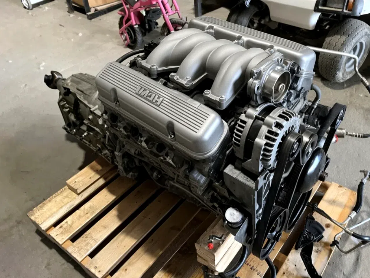 Dodge 4.7L V8 2004-2008 Engine — product photo