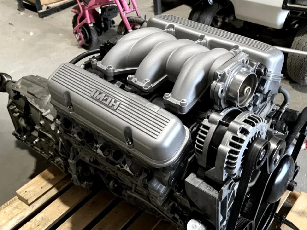 Dodge 4.7L V8 2008-2013 Engine — product photo