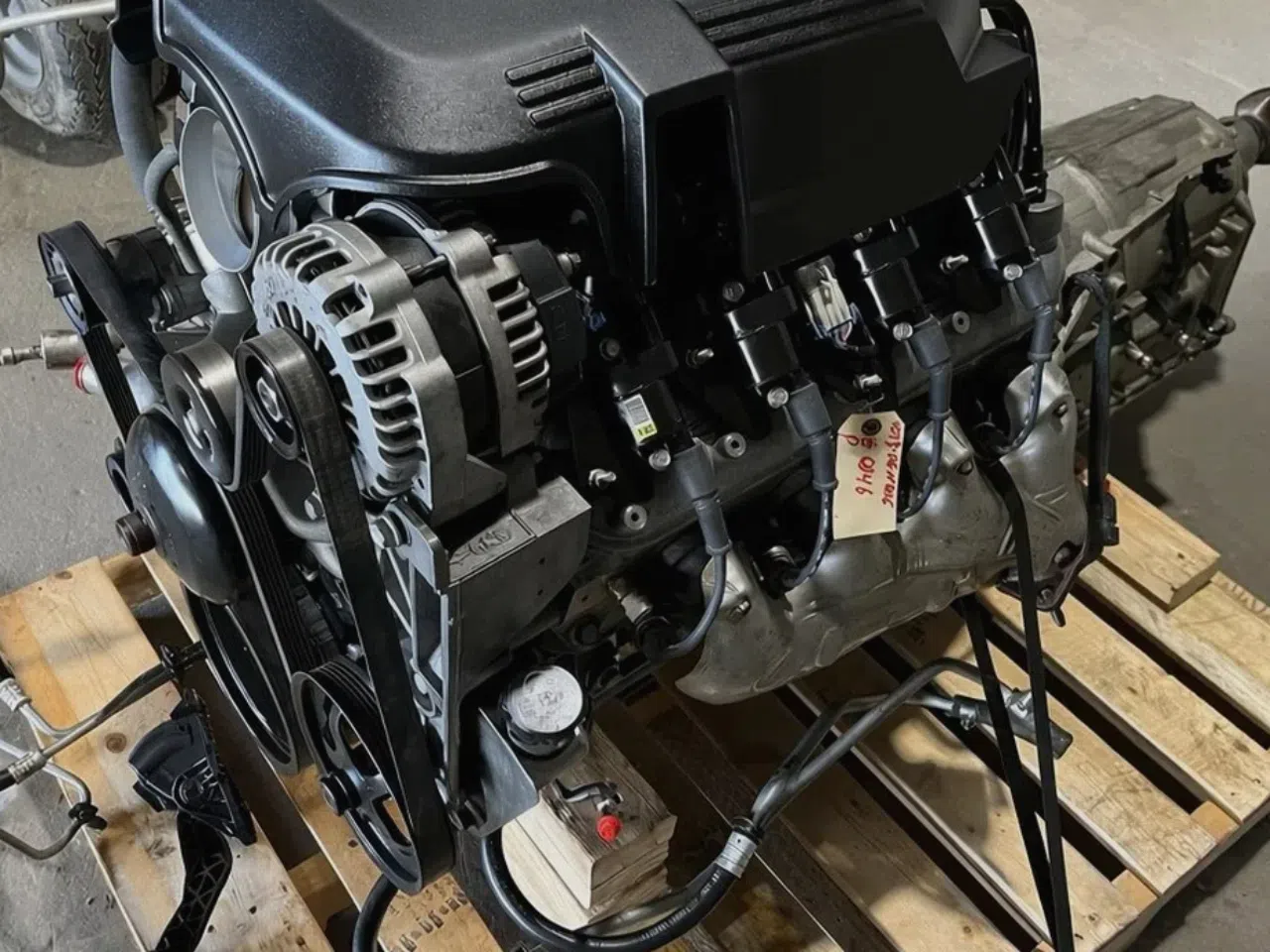 Dodge 5.7L HEMI 2003-2004 Engine — product photo