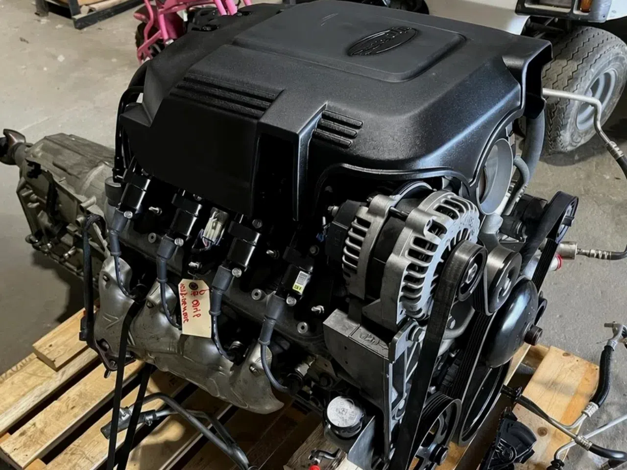 Dodge 5.7L HEMI 2006-2008 Durango Engine — product photo