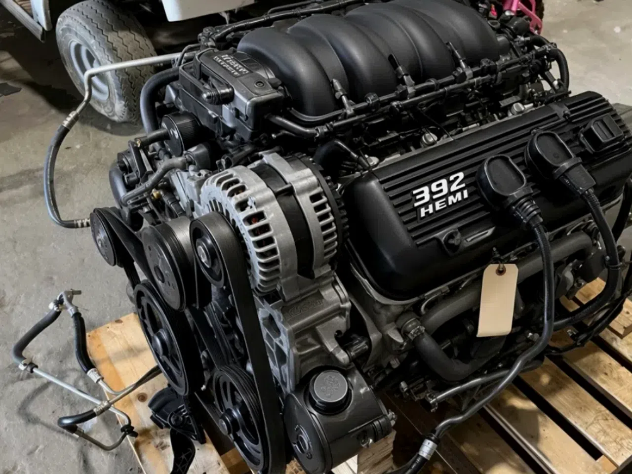 Dodge 6.4L HEMI 2011-2017 SRT Engine — product photo