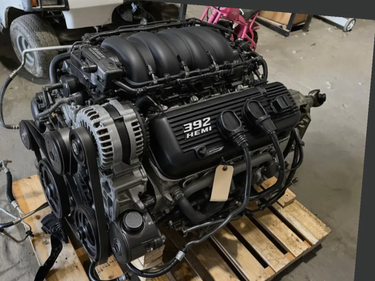 Dodge Challenger 6.4L HEMI 2011-2014 Engine — product photo
