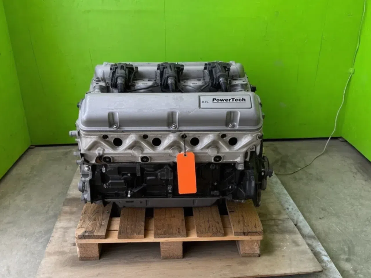 Dodge/Jeep 3.7L V6 2002-2006 Engine — product photo