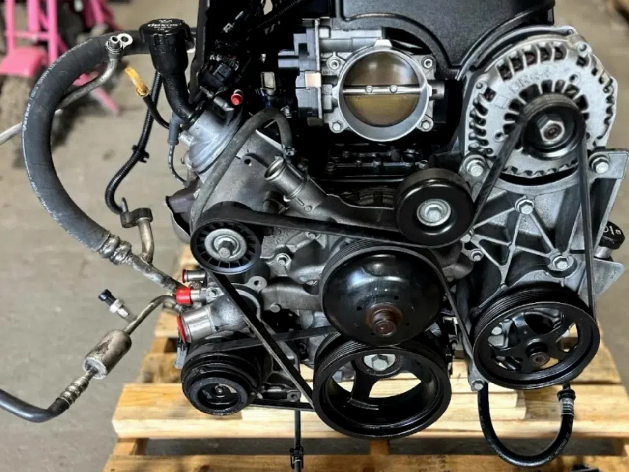 Ford 3.8L V6 1989-1995 Engine — product photo