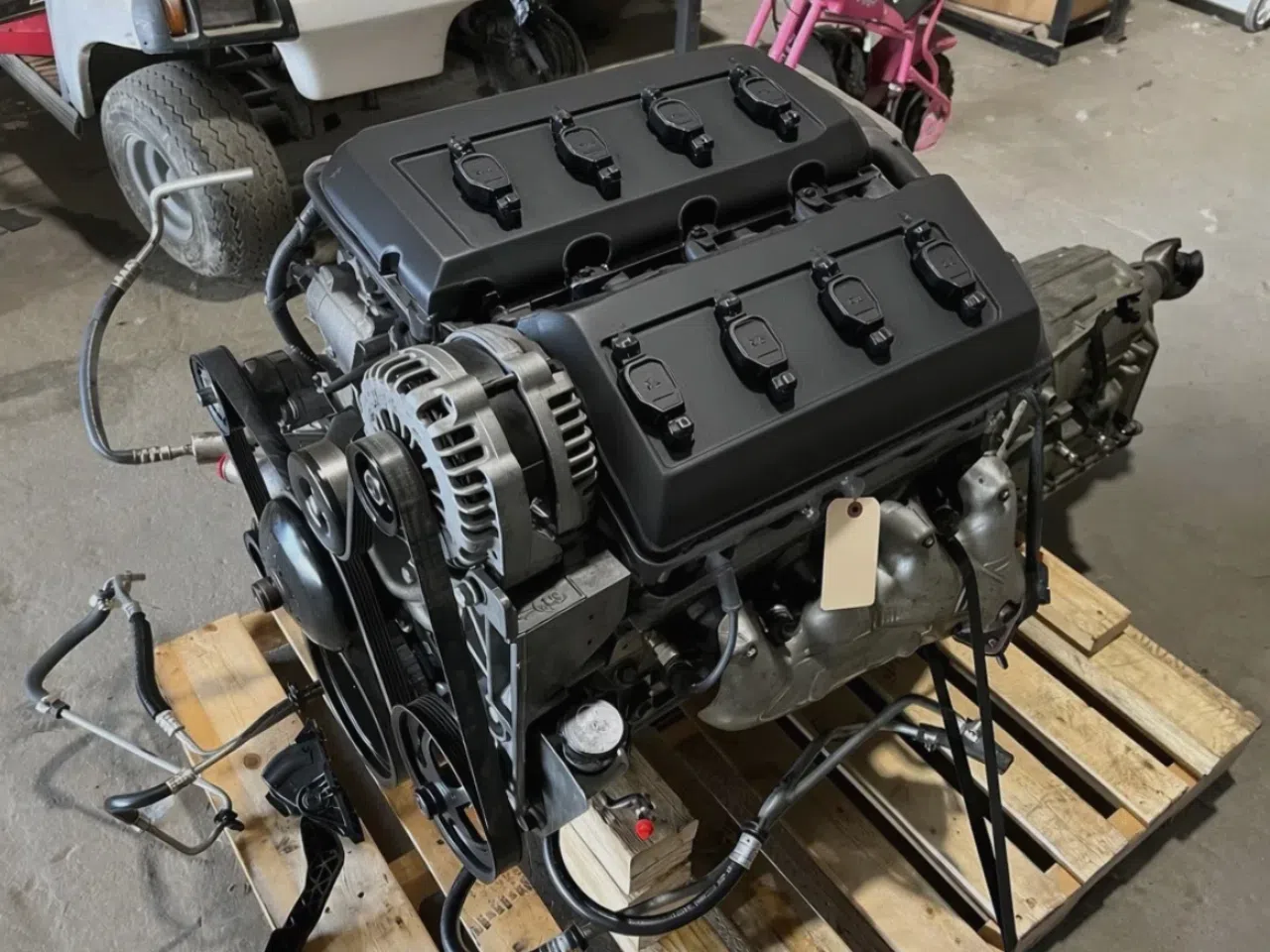 Ford 5.4L Lightning Supercharged Engine — product photo