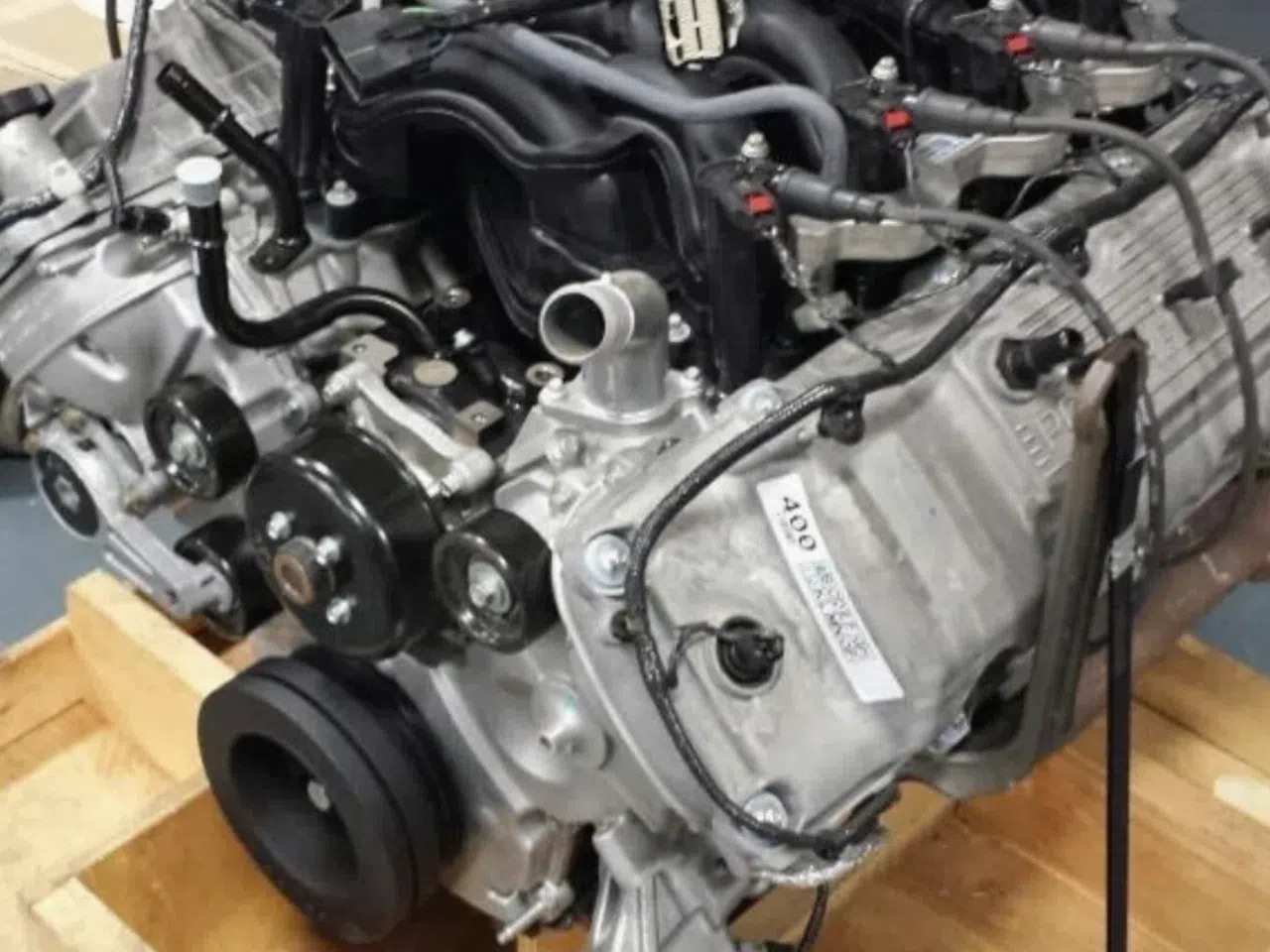 Lexus Toyota 1MZF-E 3.0L V6 Remanufactured Engine — product photo