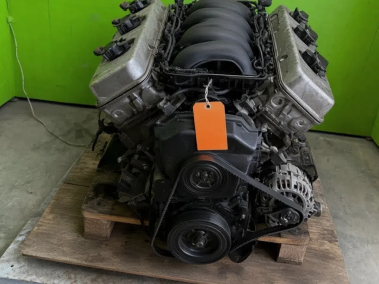 Lexus Toyota 2UZFE 4.7L V8 Remanufactured Engine — product photo