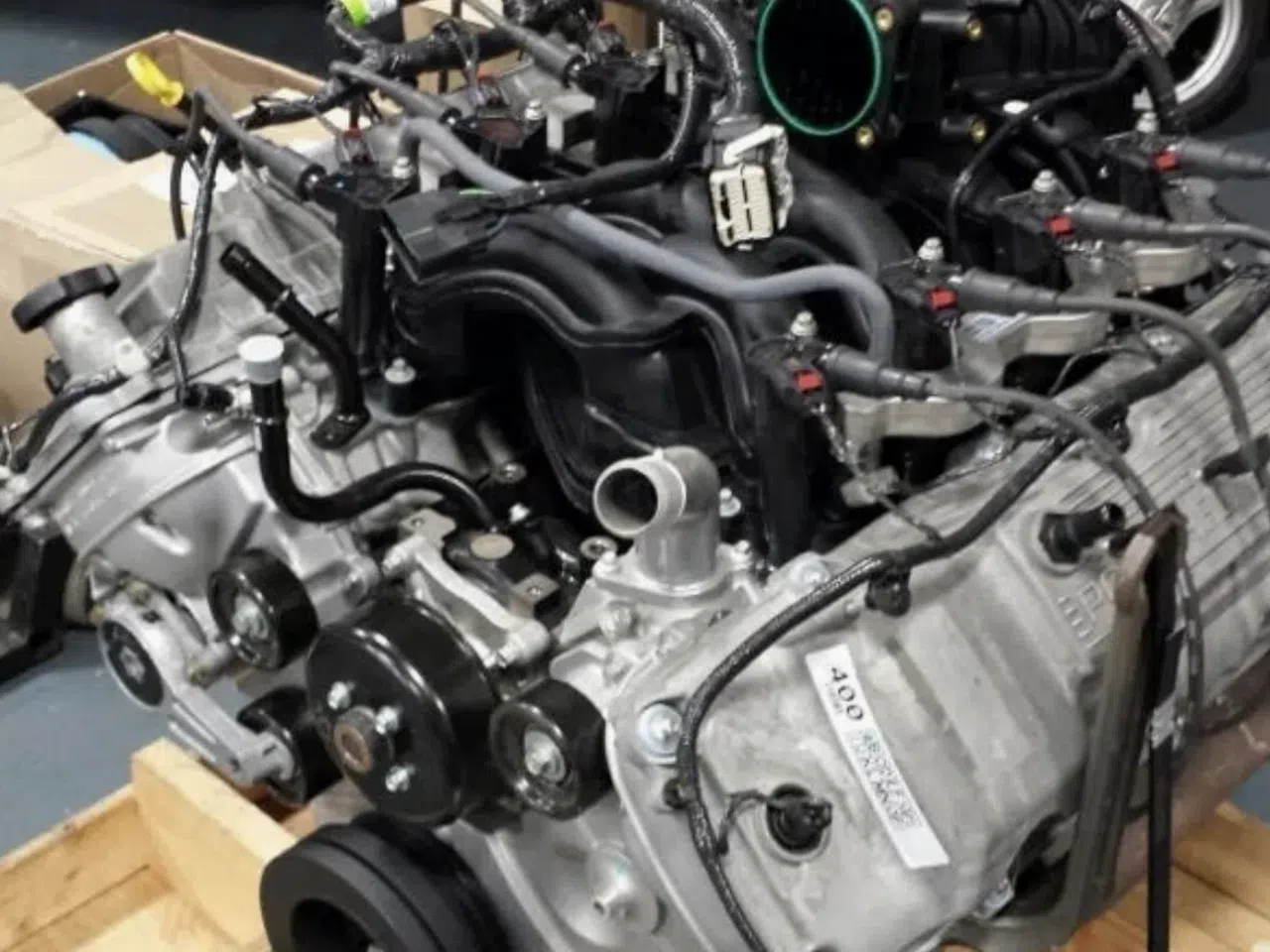 Toyota 3VZE 3.0L V6 Remanufactured Engine — product photo